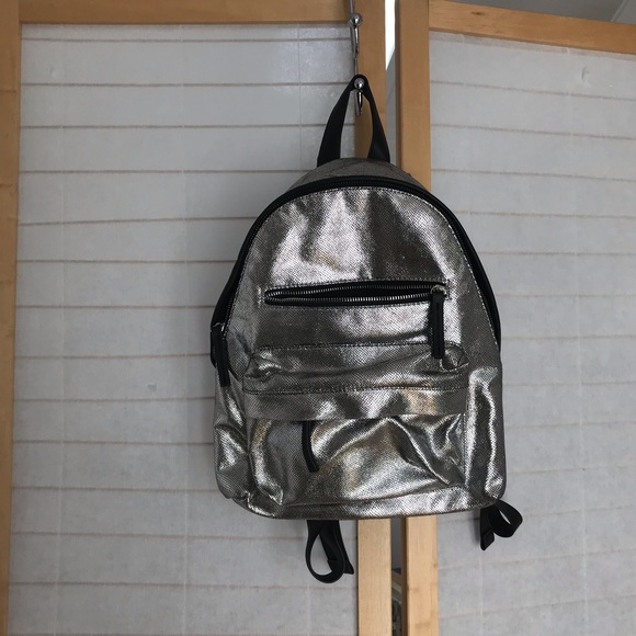 Forever 21 silver astronaut back pack - Picture 5 of 5